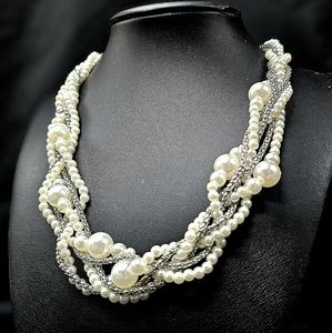 🤍'Royal Reminiscence' White Silver Necklace Earrings Pearls - Paparazzi🤍